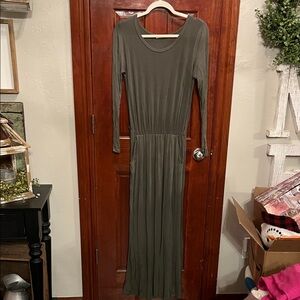 Chic Long Sleeve Maxi Dress in Olive